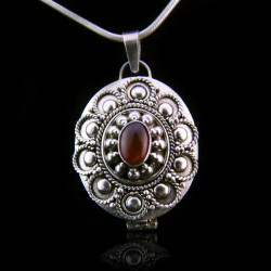 Locket Pendant "Queen of Saxony" Carnelian