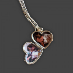 Pendentif médaillon Porte Photo en forme de cœur 
avec une patte de chien
fait en argent sterling