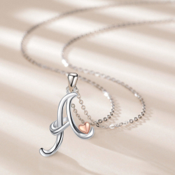 Pendentif Lettres initiales avec un coeur rose en argent massif