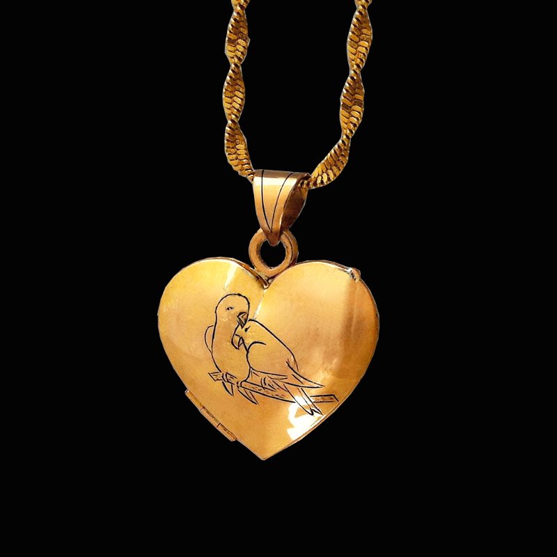 18ct gold locket pendant couple of parrots